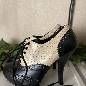 Cute Pinup Pleaser shoes!